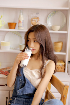 法国庄园里的姑娘们